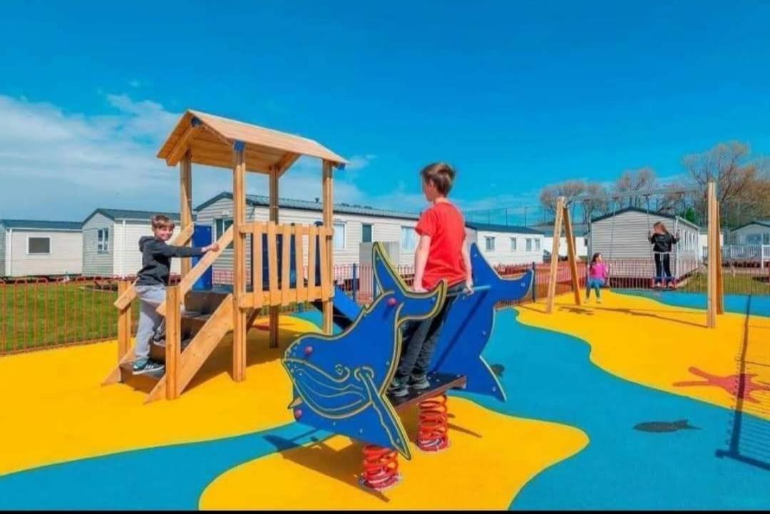 6 Berth Caravan On Marine Holiday Park Hotel Рил Екстериор снимка