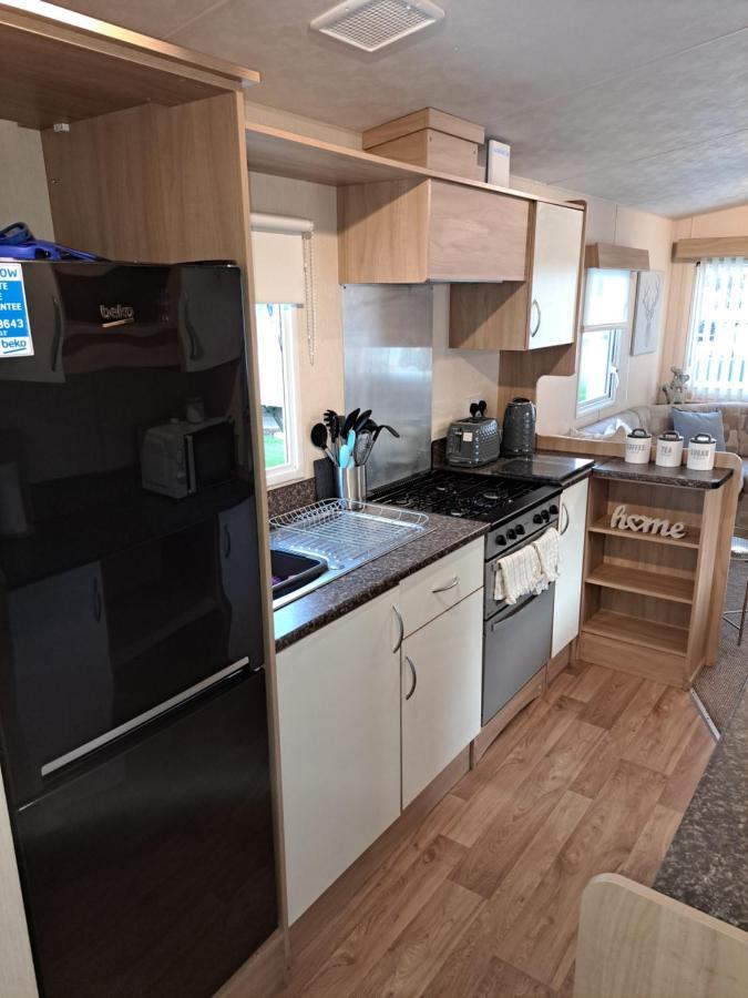 6 Berth Caravan On Marine Holiday Park Hotel Рил Екстериор снимка