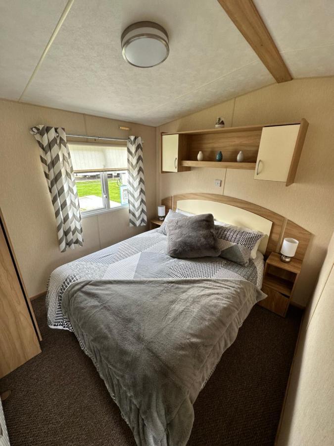 6 Berth Caravan On Marine Holiday Park Hotel Рил Екстериор снимка